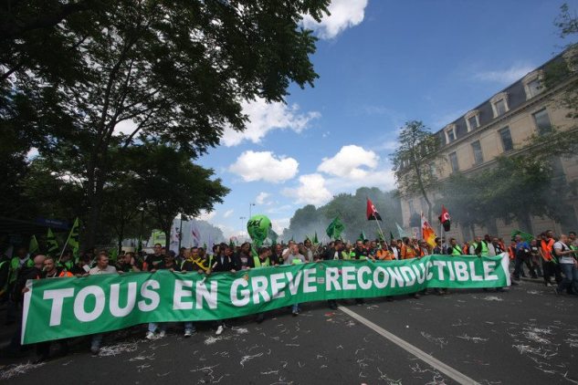 banderole SUD Rail grève reconductible