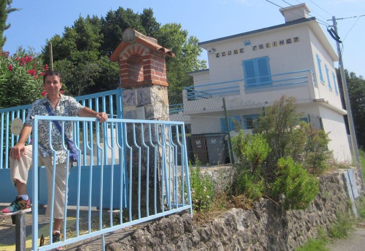 devant l'école Freinet de Vence le 2 août 2018