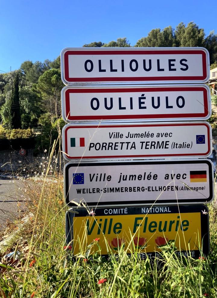 Ollioules Ouliéulo (panneau d'entrée de ville) - Crédit photo ERIC DUSSART