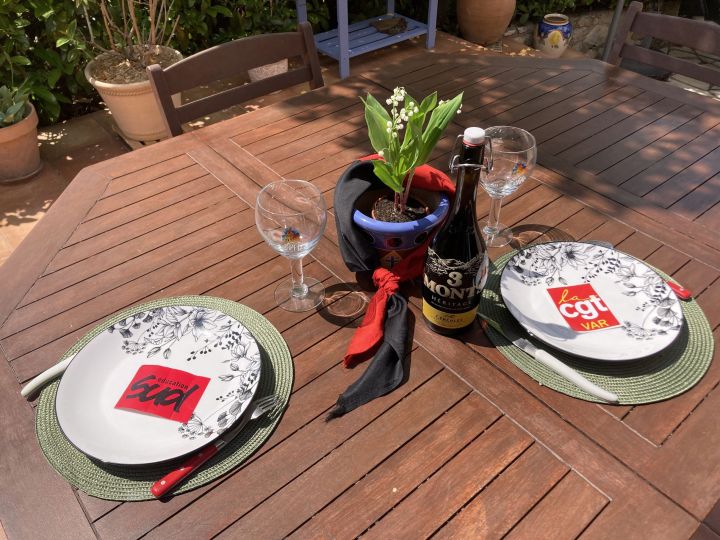 1er mai 2023 (repas post-manif sur la terrasse à Ollioules) - réduction